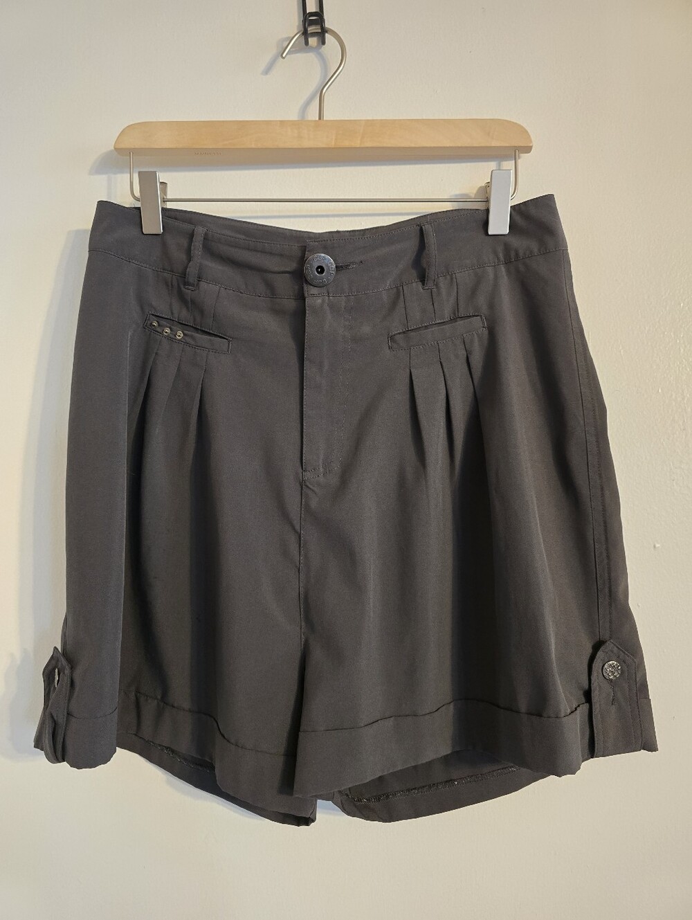 Cop. Copine Classic Women's Shorts in Charcoal Taille 2